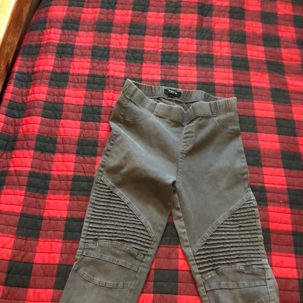 Gray leggings